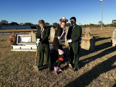 WDW Marathon Haunted Mansion gravediggers