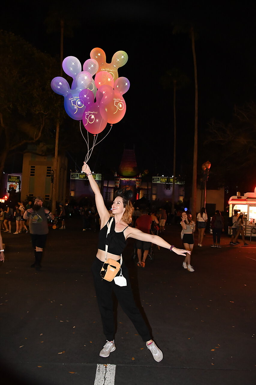 WDW trip report - Studios Photo Op with balloons
