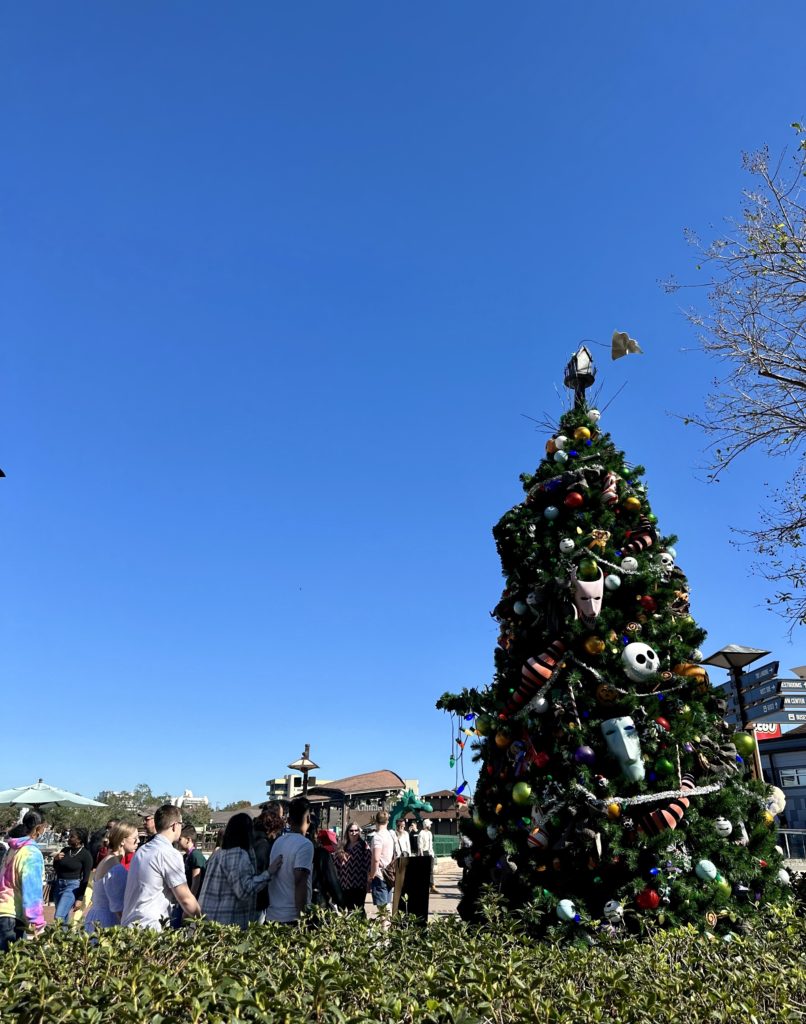 WDW trip report - Disney Springs Christmas tree
